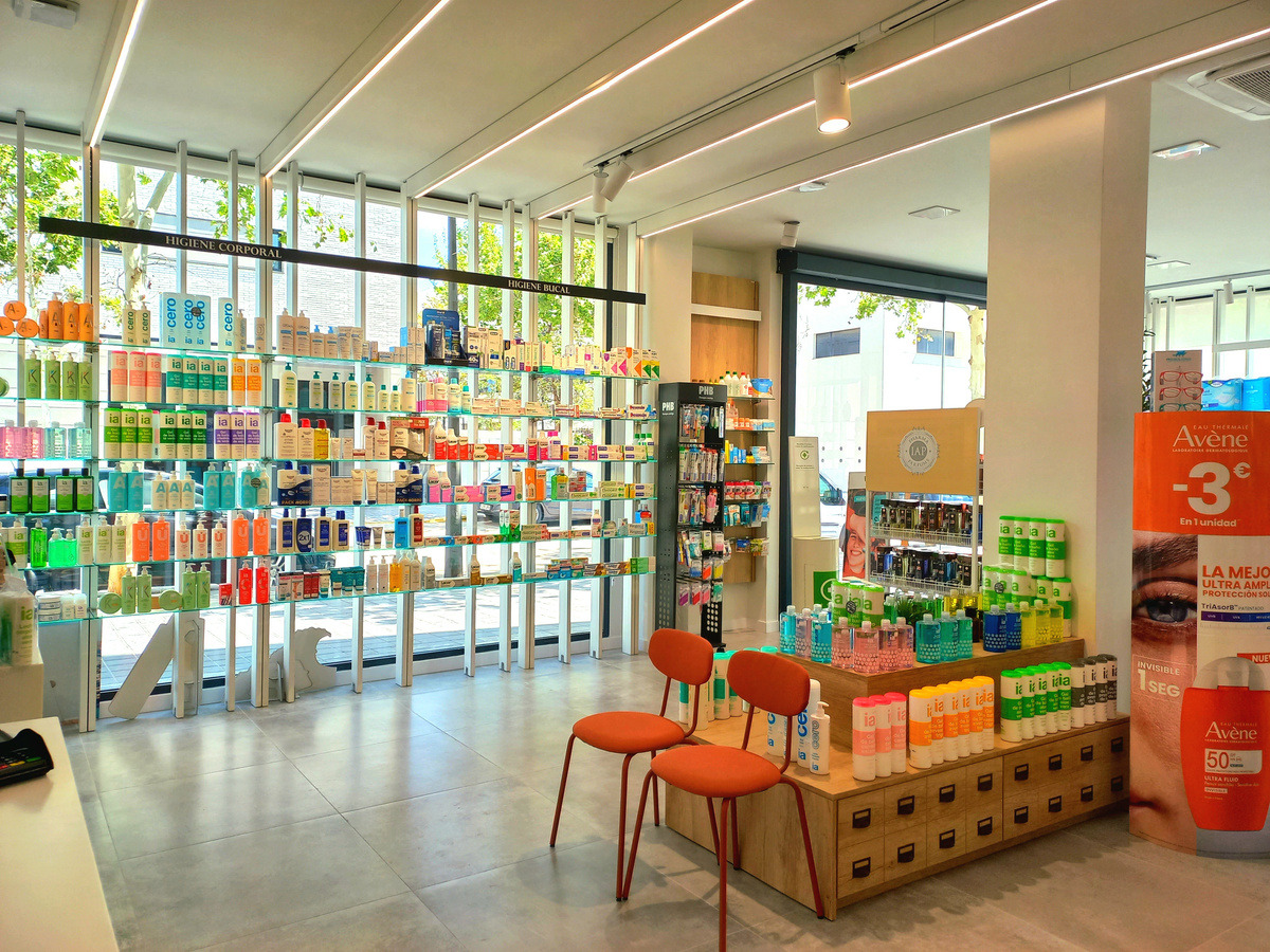 Interior de Farmacia Arce Bueno en Benicalap, Valencia