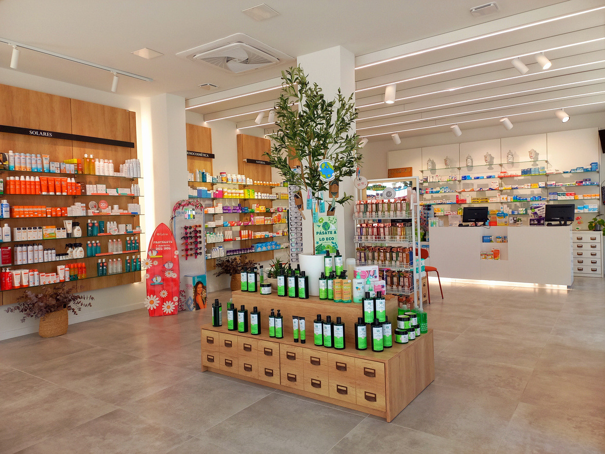 Interior de Farmacia Arce Bueno en Benicalap