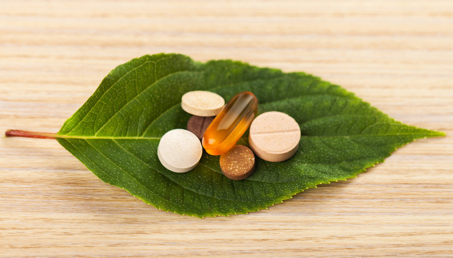 Productos de medicina natural en farmacia de Benicalap